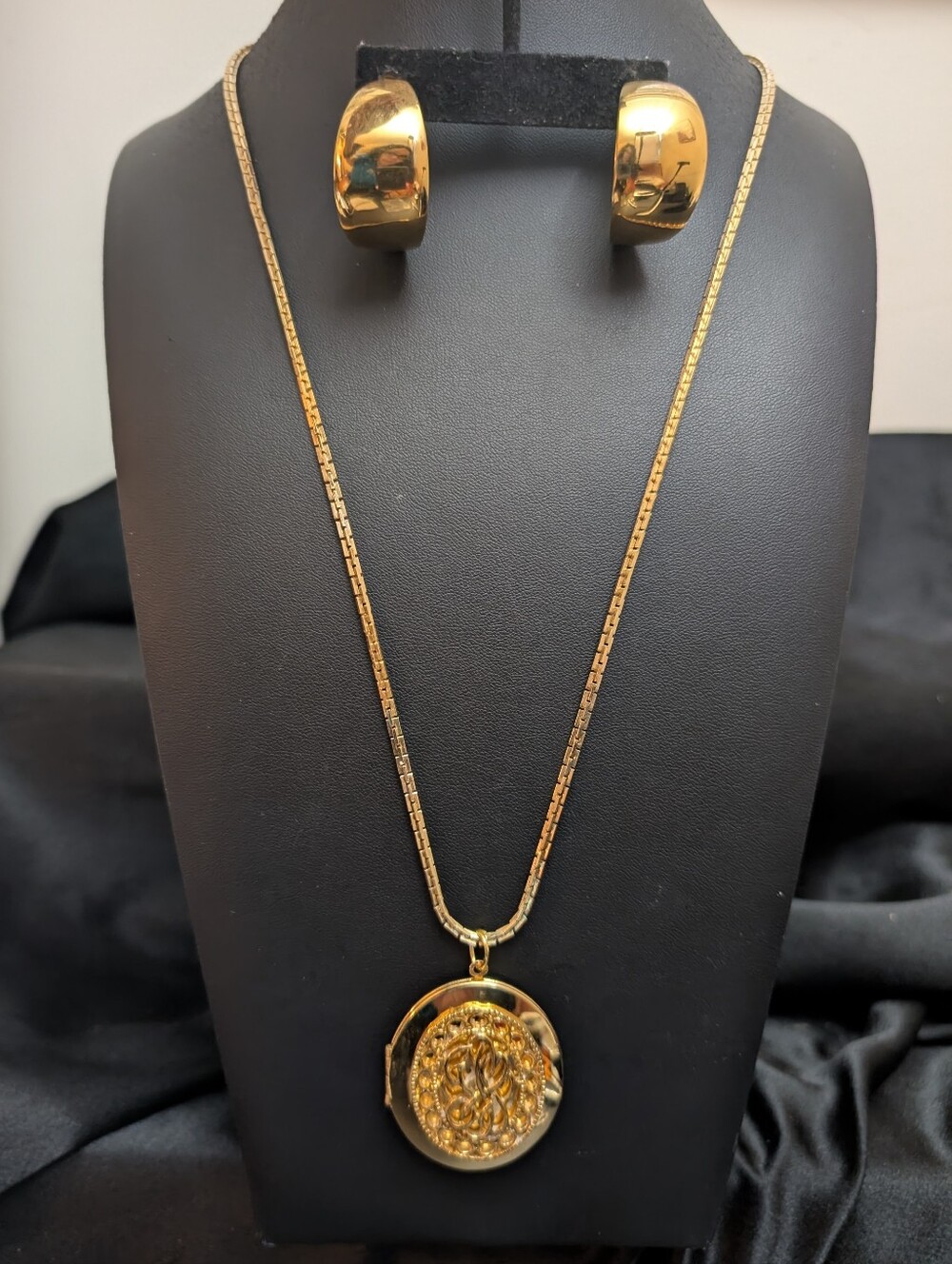 #2. Vintage Gold Necklace With Large Locket
